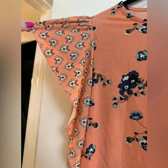 NWT Floral Blouse Top Flowy Size S Angels Forever Young Flutter Sleeve Bohemian - Picture 3 of 10